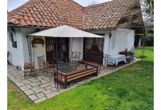 Casa En Las Condes/ Quinchamali