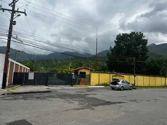 2 Casas En Una En El Parque Residencial Campestre La Cumaca San Diego Estado Carabobo Lm Vende Solo Clientes