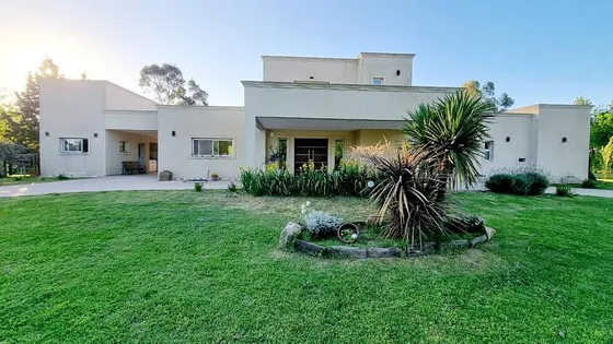 Casa En Fincas Chacras, Con Escritura, Sobre Lote De 3200 M2. San Vicente.