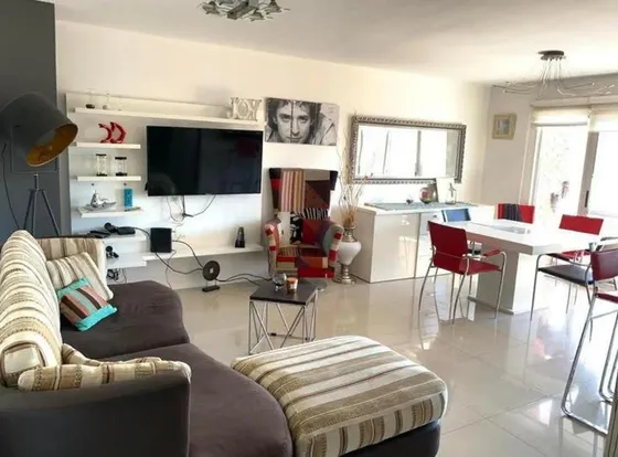 Departamento En Venta - 2 Dormitorios 2 Baños - Cochera - 88mts2 - Moron