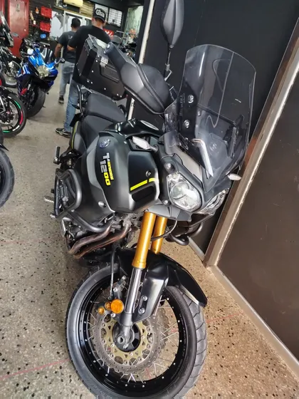 Moto Casi Nueva Impecable Con Solo 5700 Km Lista Para Firmar