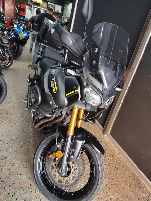 Moto Casi Nueva Impecable Con Solo 5700 Km Lista Para Firmar