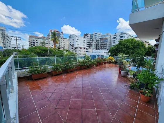 Vendo Segundo Piso Con Terraza En Naco, 2 Habitaciones