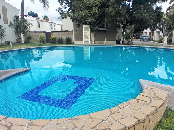 Excelente Casa En Emiliano Zapata, Morelos, Con Terreno Excedente Y Alberca