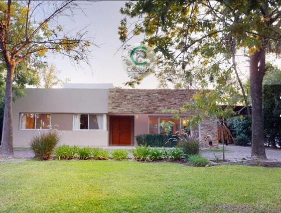 Casa En Venta Barrio Cerrado Campos De Alvarez