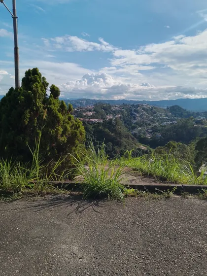 Terreno Con Casa En Construcción,colinas De Carrizal.  Jml