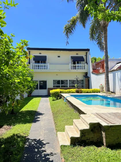 Juncal 2400 - Lanus Este - Casa Chalet De 5 Ambientes, Parque - Pileta Y Mas! 