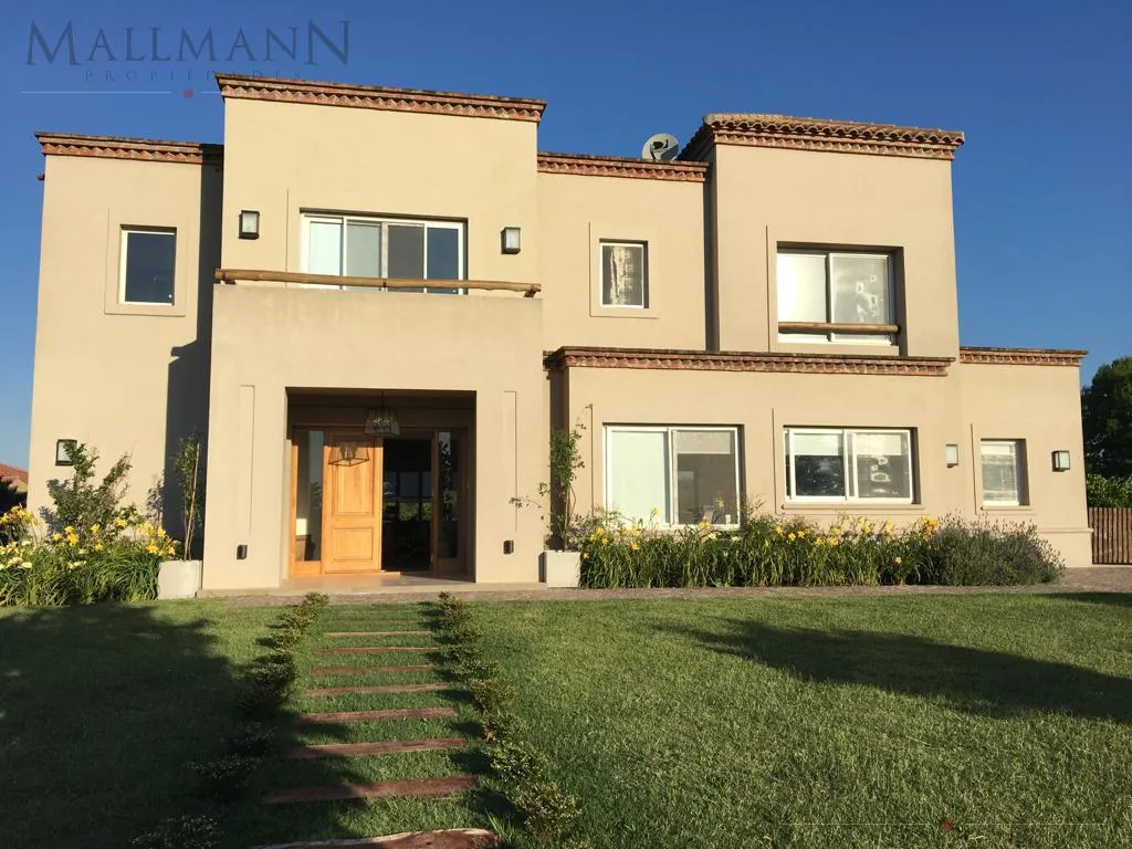 Short-Term Rental: 3-Bedroom House with En-Suite Bedrooms in Pilará, La Calesa Neighborhood