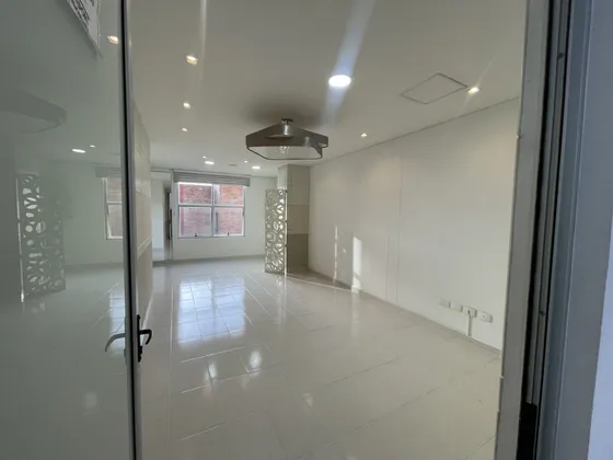 Oficina En Venta En Santa Barbara Central-usaquén. Cod V2153