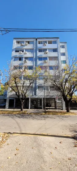 Departamento En Venta De 2 Dormitorios C/ Cochera En Belén De Escobar