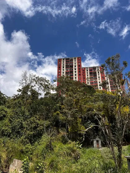 Venta De Lote De Terreno Ubicado En Urb Los Budares, Sector Valle Alto, Mcpio Carrizal, Zona San Antonio De Los Altos, Cuenta Con Una Superficie De 45.000 Mts - Ys