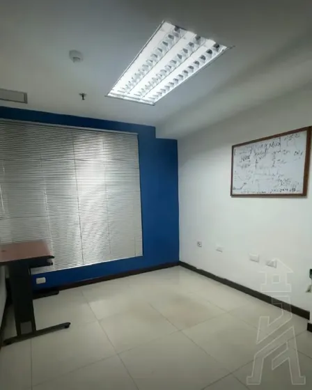 Oficina En Venta Lista Para Ocupar Ubicada En El Cc Aventura Plaza, Avenida Principal De Lechería