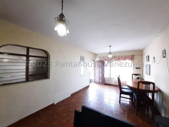 *jl/casa De Uso Residencial O Comercial Con Gran Potencial  En Venta.  Barquisimeto, Centro,  Lara, Venezuela/ José López/ # 25-4088/92.22 M² 