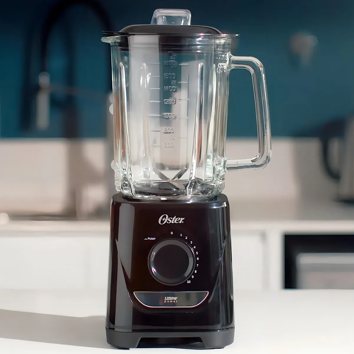 Liquidificador Oster Oliq520 Preto de 1,8L 1250W Jarra De Vidro e Laminas em Inox