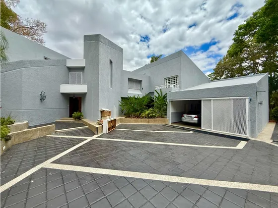 Se Vende Casa 2482m² 5h+2s/4b+2s/8p , Valle Arriba