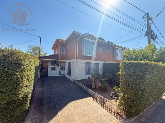 Amplia Casa En Venta De 4d/4b Metro Las Mercedes Puente Alto