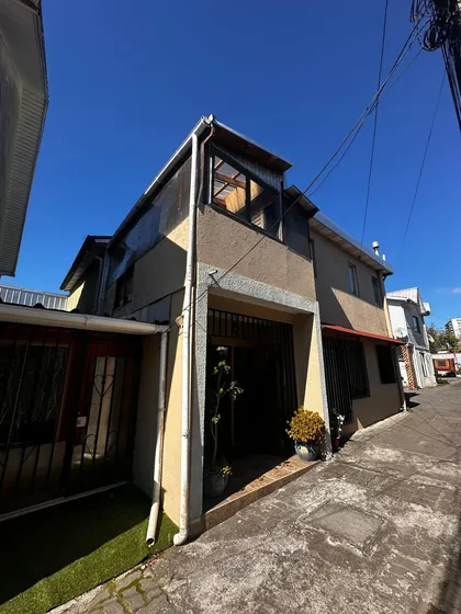 Se Vende Amplia Casa En Chillancito De Concepción