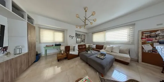 Penthouse En Venta En El Corazón De Paraíso De Con Amplia Terraza