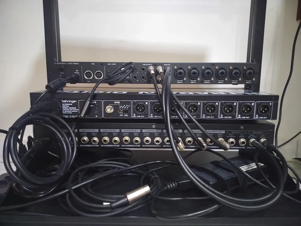 Interface de áudio Behringer ADA8200 | Parcelamento sem juros
