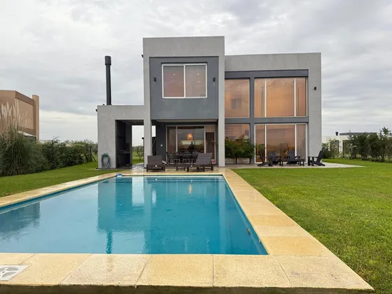 Casa En  Venta 3 Dormitorios San Sebastián Área 11 A Laguna 