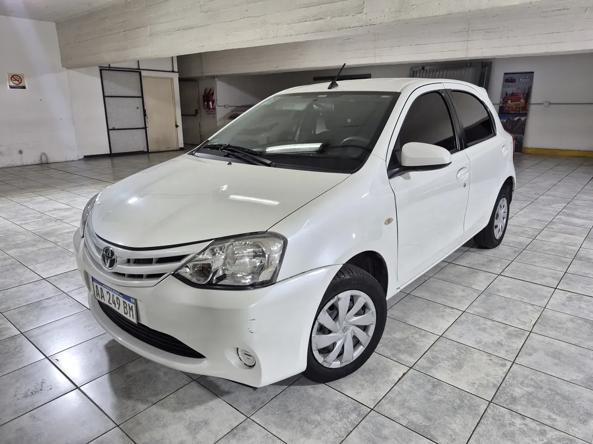 Toyota Etios XS