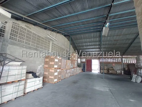 Rafael Gamarra Ofrece, 2e10212, Galpón En Alquiler De 1.108 Mtrs En La Zona Industrial I De Barquisimeto, Con Fácil Acceso, Alto Tráfico Vehicular Y En Una Zona Estratégica. Posee Oficina Y Baños. 