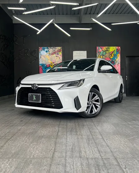 Toyota Yaris E
