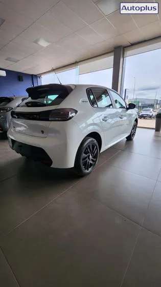 Peugeot 208 -