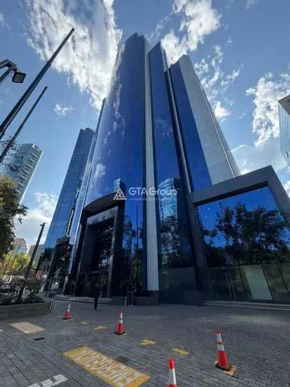 Arriendo De Local Comercial 412 M2 En El Golf.