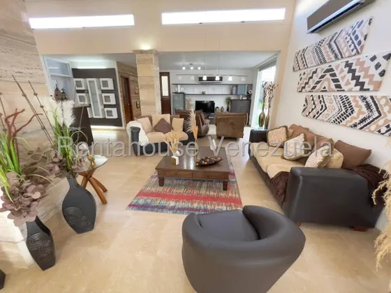 Ana Karina Molleja Vende Espectacular Casa Quinta Amoblada Y Con Planta Eléctrica En Zona Este De Barquisimeto, Lara / Akm