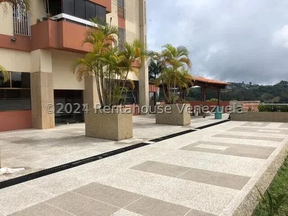 San Antonio De Los Altos, El Picacho, Hermoso Apartamento En Venta. Mo 25-2630