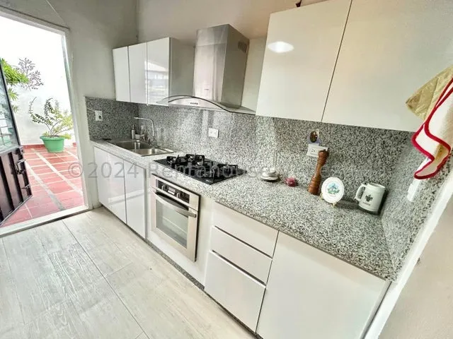 #*25-3468 Amplia, Conservada Y Hermosa Casa En Urbanismo Tranquilo De Cabudare, Espacios, Cabudare, Lara . Adelaida Armeya