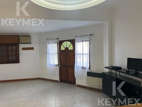 Casa En  Alquiler En Calle 12 Esquina 77