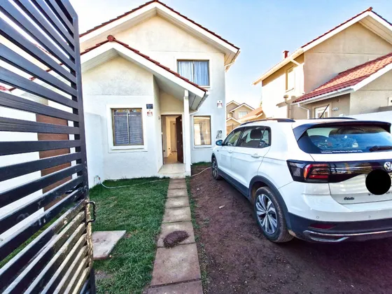 Casa Nueva De 3 Dormitorios Y Tres Baños!!