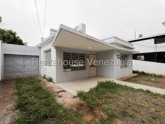 María Valera Tiene En Alquiler Magnifica Casa Comercial Al Este De Barquisimeto, Amplios Ambientes, Ventanas De Vidrio, Aire Acondicionado, Cámaras De Seguridad, Cerco Eléctrico, Tanque De Agua, Patio