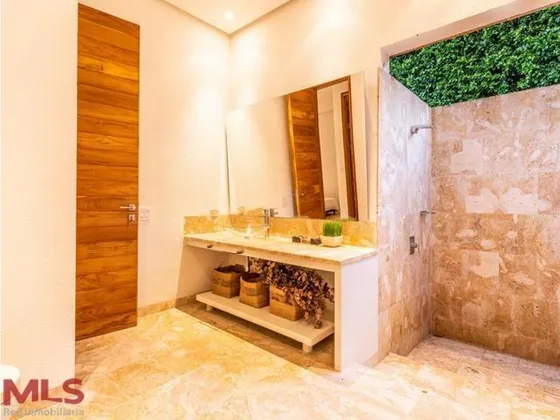 Venta De Casa De Lujo En Parcelación, Santa Fe De...(mls#238669)