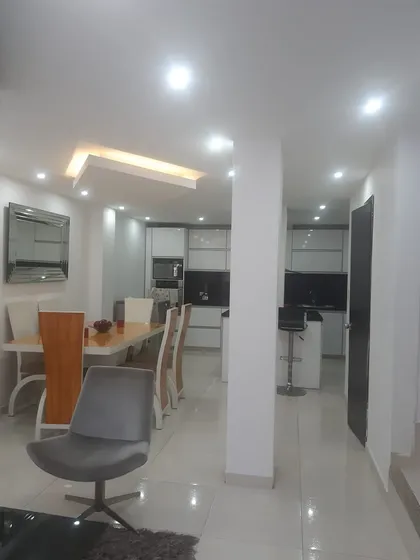 Se Vende Casa Unifamiliar De Tres Pisos Con Terraza  En El Barrio La Rivera 1