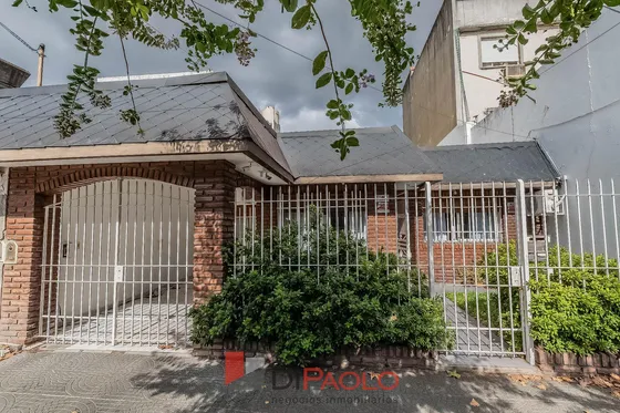 Casa 3 Amb  Excelente Zona De Caseros ¡¡apto Credito!!