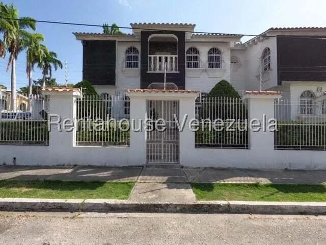 Venta Hermosa Quinta De Dos Plantas En La Zona Más Exclusiva Del Este De Barquisimeto Urb Colinas De Santa Rosa Rah Ve
