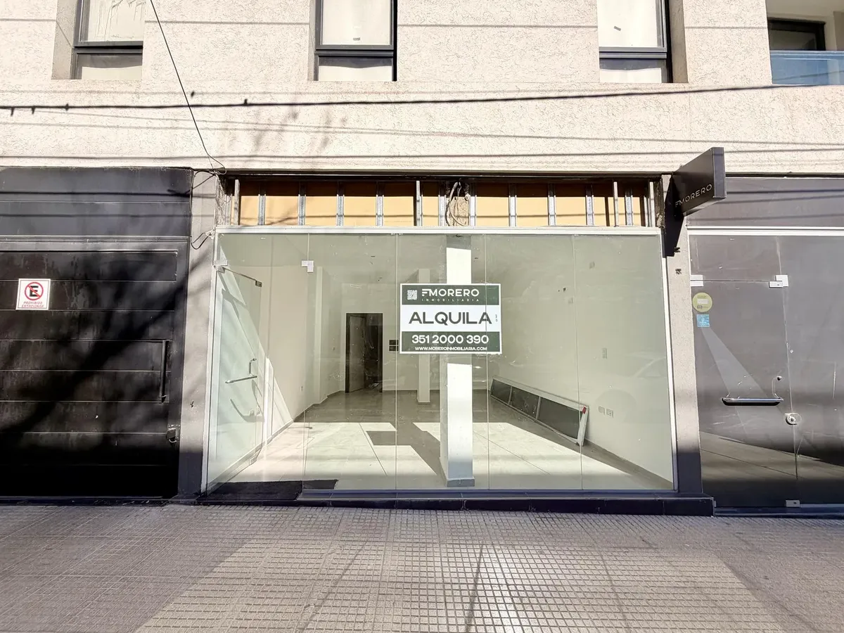 Commercial Space for Rent – 35 m² with Bathroom – Glass Front – Excellent Location