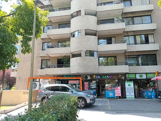 Local Comercial En Camino El Alba 8780 L1