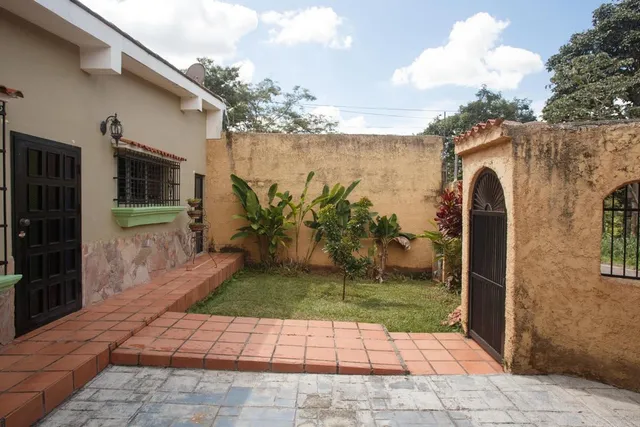 Casa En Venta Ubicada En Colinas De Guataparo Valencia Carabobo. 25-10249 Eloisa Mejia