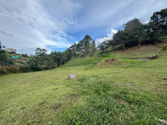 Se Vende! Hermoso Lote Con Vista En Rionegro! Excelente Ubicación Y Precio!