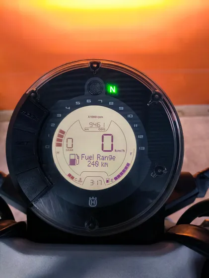 Diseño Scrambler, Suspensión Wp, Frenos Abs
