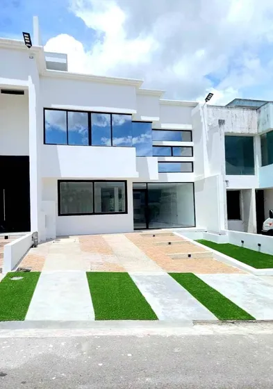 Casa En La Urbanizacion Colinas De Pirineos En Venta 
