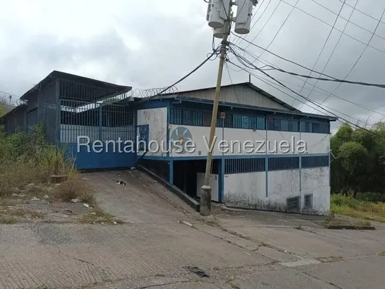 Amplio Galpón En Venta  Urb Ind. La Esperanza Mariche  Nb 25-17793