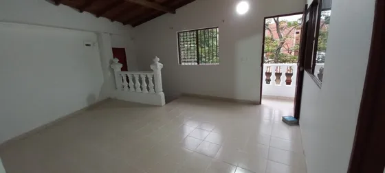 Casa Amplia De 78 Mts, A 4 Cuadras Del Parque De Bello Muy Cerca De Supermercados Y Varias Opciones De Transporte Público 