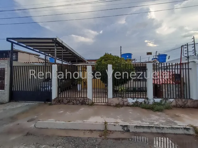 En Los Samanes Anexo En Alquiler Comoda Amplios Espacios Urbanismo Cerrado Todos Los Servicios Estef 25-5693