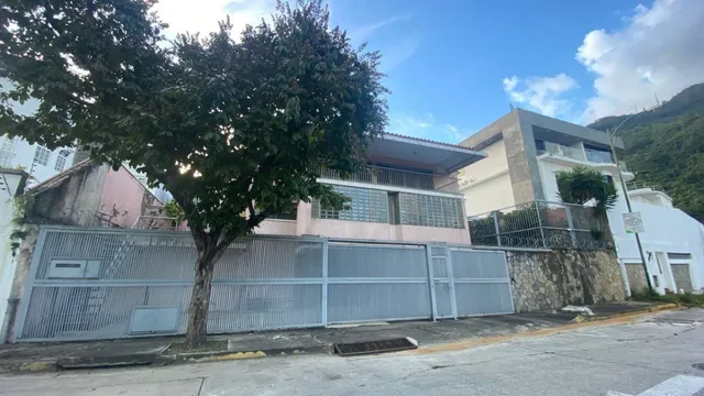 Casa Venta Las Palmas, Cerca De La Cota Mil. 517 M2. Dos Plantas Independientes. Ideal Para Casa Bifamiliar, Anexo En Alquiler, Oficina, Deposito.