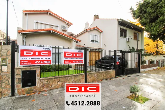 Casa 5 Ambientes En Venta Martinez
